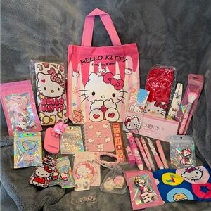 🩷Hello Kitty Tote Bag and Accessories Set
- Over 20 Items